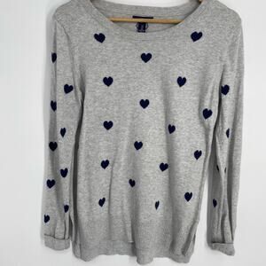 GAP Sweater Women’s Medium Gray With Navy Hearts Whimsical Classic Feminine